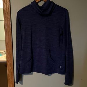 IZOD long sleeve with pouch